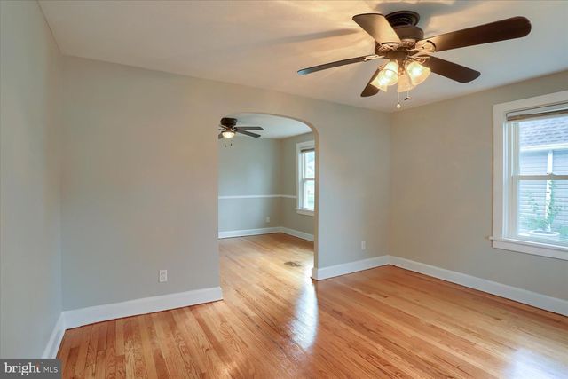 7 S GEORGE ST, Mechanicsburg, PA 17055