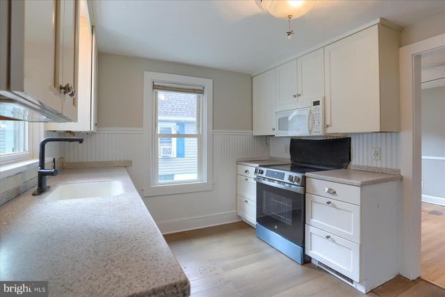 7 S GEORGE ST, Mechanicsburg, PA 17055