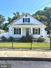 7 S GEORGE ST, Mechanicsburg, PA 17055