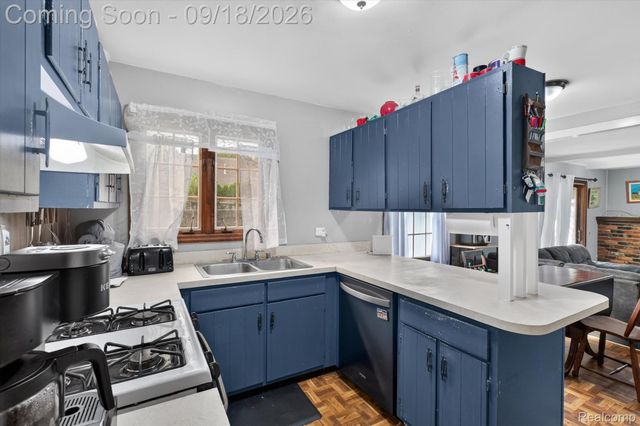 24587 Kings Pointe, Novi, MI 48375