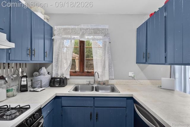24587 Kings Pointe, Novi, MI 48375