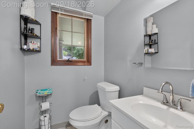 24587 Kings Pointe, Novi, MI 48375