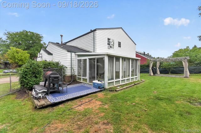 24587 Kings Pointe, Novi, MI 48375