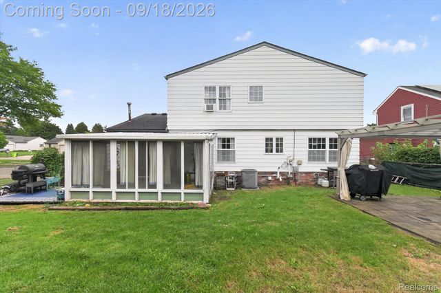 24587 Kings Pointe, Novi, MI 48375