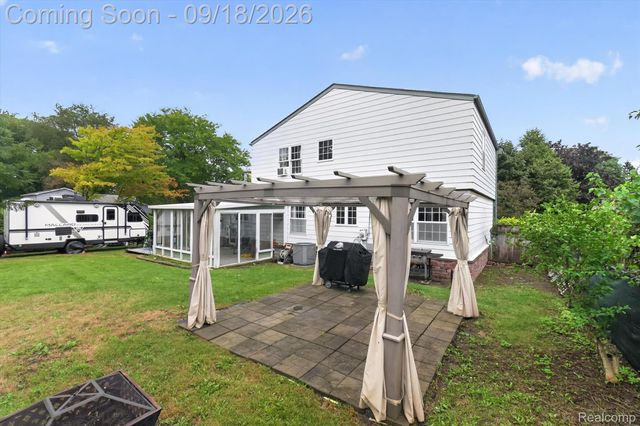 24587 Kings Pointe, Novi, MI 48375