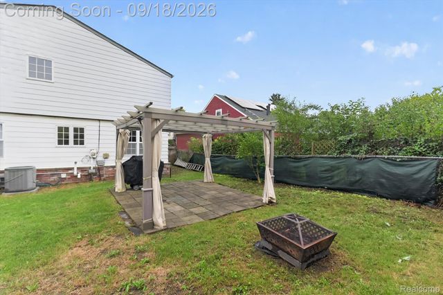 24587 Kings Pointe, Novi, MI 48375