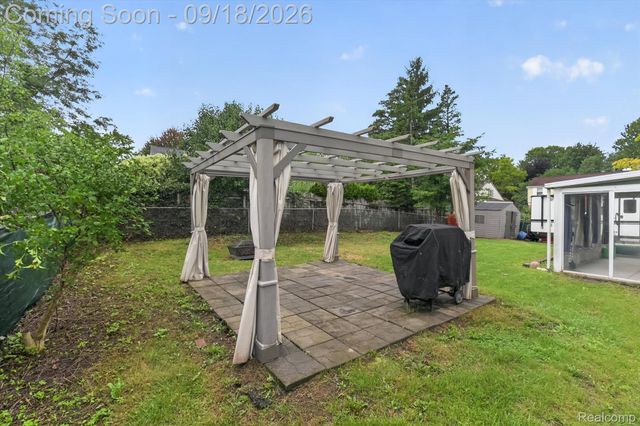 24587 Kings Pointe, Novi, MI 48375