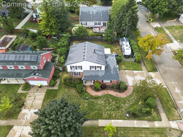 24587 Kings Pointe, Novi, MI 48375