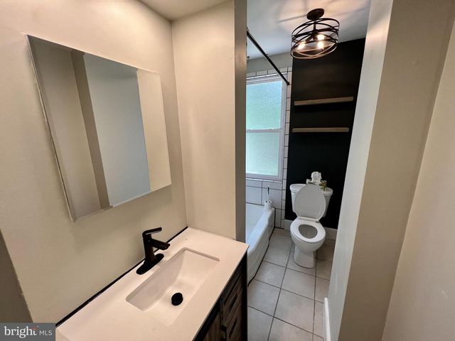 262 EAST LINDEN ST, Moorestown, NJ 08057
