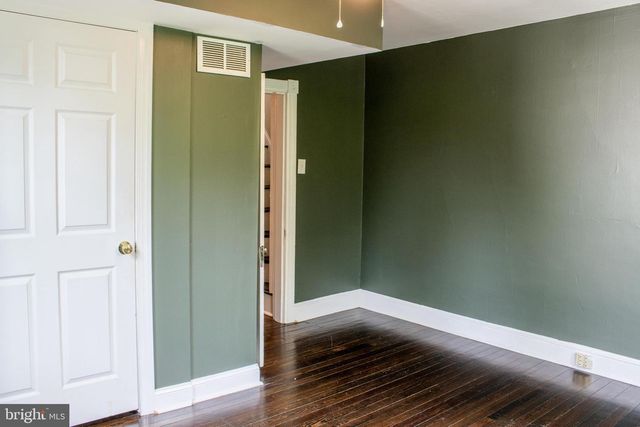 262 EAST LINDEN ST, Moorestown, NJ 08057