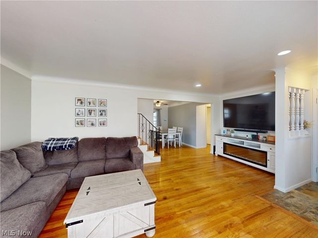 1339 Haverston Road, Lyndhurst, OH 44124