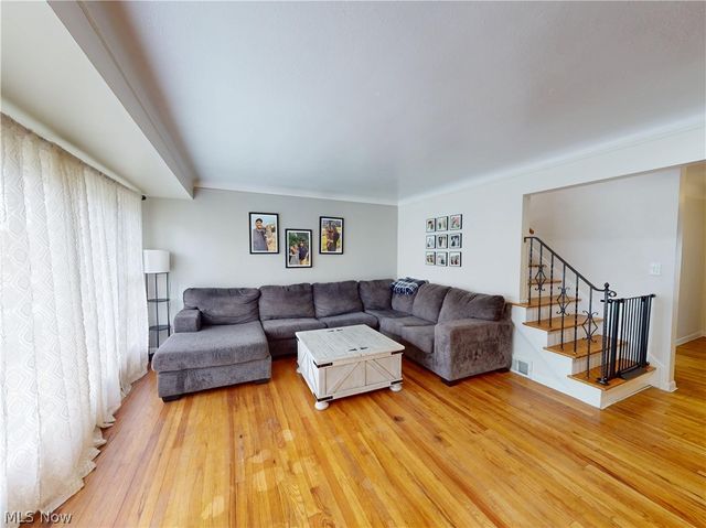 1339 Haverston Road, Lyndhurst, OH 44124