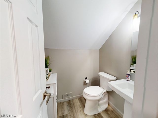 1339 Haverston Road, Lyndhurst, OH 44124