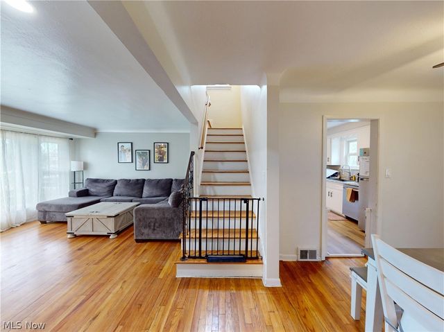 1339 Haverston Road, Lyndhurst, OH 44124