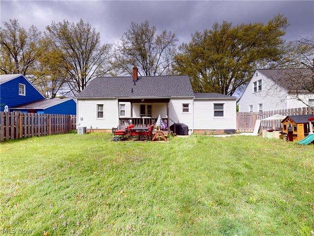 1339 Haverston Road, Lyndhurst, OH 44124