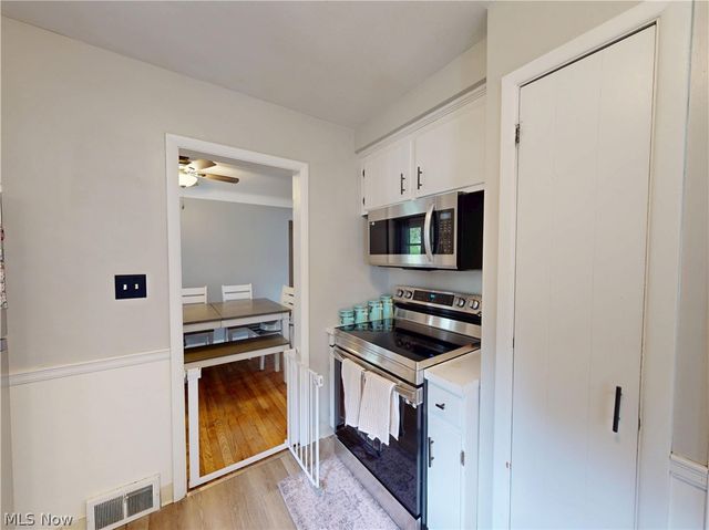 1339 Haverston Road, Lyndhurst, OH 44124