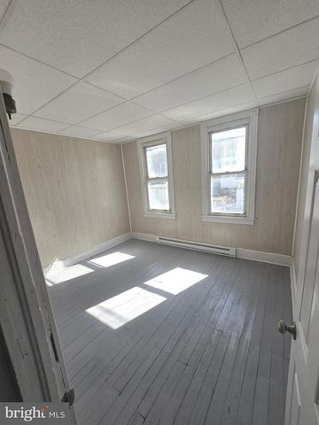 427 W MARKET ST, Mahanoy City, PA 17948