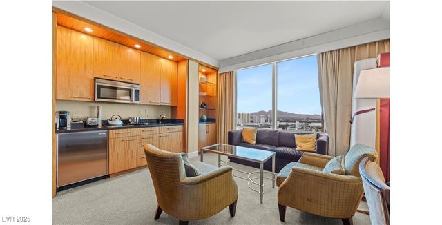 2000 North Fashion Show Drive 3709, Las Vegas, NV 89109