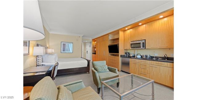 2000 North Fashion Show Drive 3709, Las Vegas, NV 89109