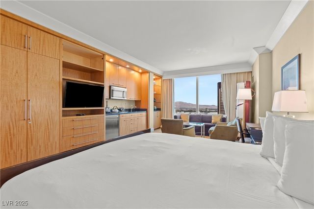 2000 North Fashion Show Drive 3709, Las Vegas, NV 89109