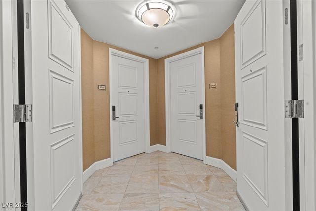 2000 North Fashion Show Drive 3709, Las Vegas, NV 89109