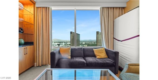 2000 North Fashion Show Drive 3709, Las Vegas, NV 89109