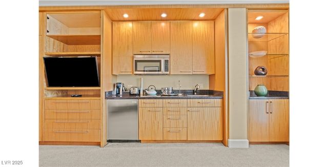 2000 North Fashion Show Drive 3709, Las Vegas, NV 89109