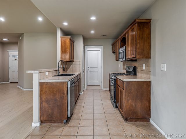 913 N Redbud Street, Jenks, OK 74037