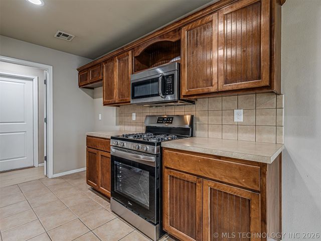 913 N Redbud Street, Jenks, OK 74037