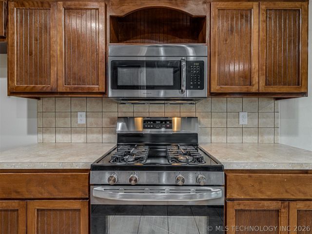 913 N Redbud Street, Jenks, OK 74037