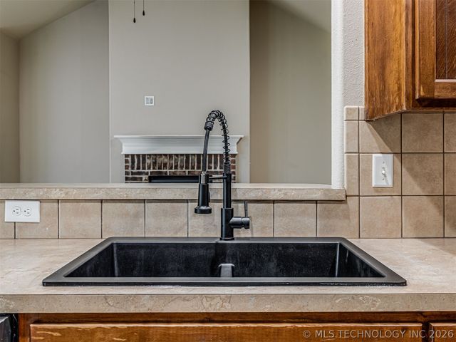 913 N Redbud Street, Jenks, OK 74037