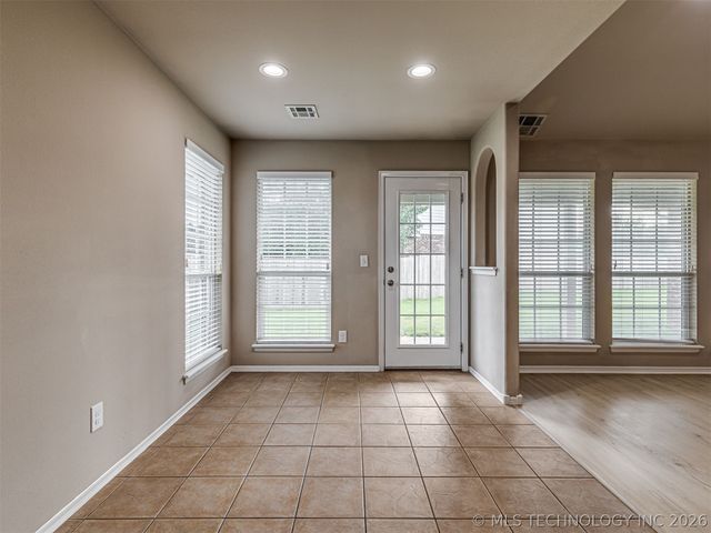 913 N Redbud Street, Jenks, OK 74037