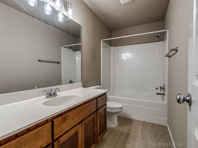 913 N Redbud Street, Jenks, OK 74037