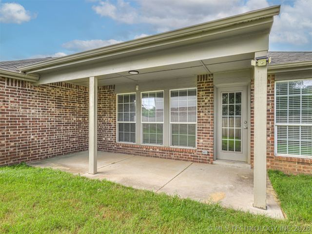913 N Redbud Street, Jenks, OK 74037