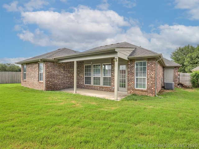 913 N Redbud Street, Jenks, OK 74037