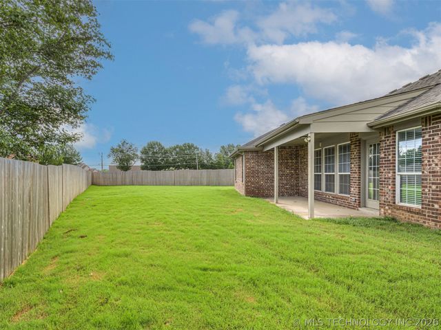 913 N Redbud Street, Jenks, OK 74037