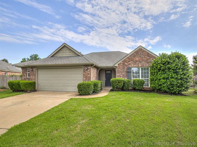 913 N Redbud Street, Jenks, OK 74037
