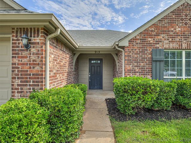 913 N Redbud Street, Jenks, OK 74037