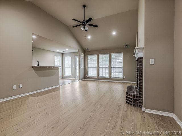 913 N Redbud Street, Jenks, OK 74037