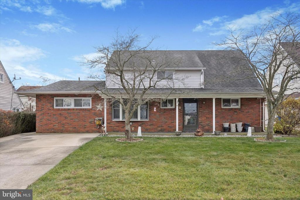 30 WHITEWOOD DR, Levittown, PA 19057