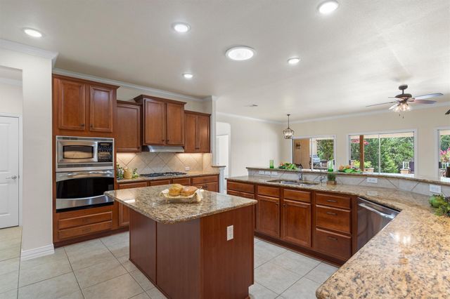 300 Pipe Creek LN, Georgetown, TX 78633
