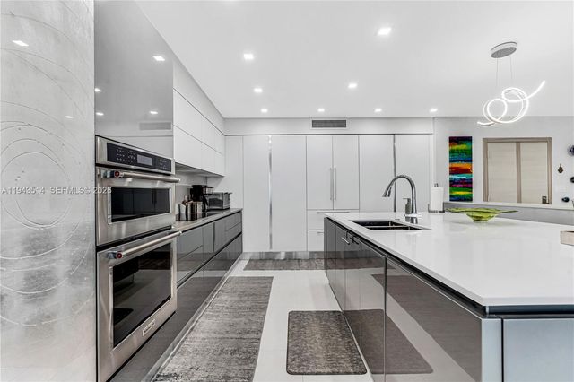 10155 Collins Avenue 606, Bal Harbour, FL 33154