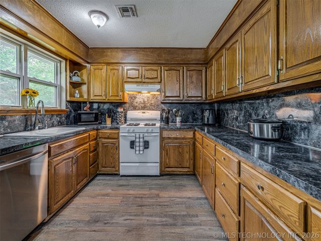 15505 S 291st East Avenue, Coweta, OK 74429
