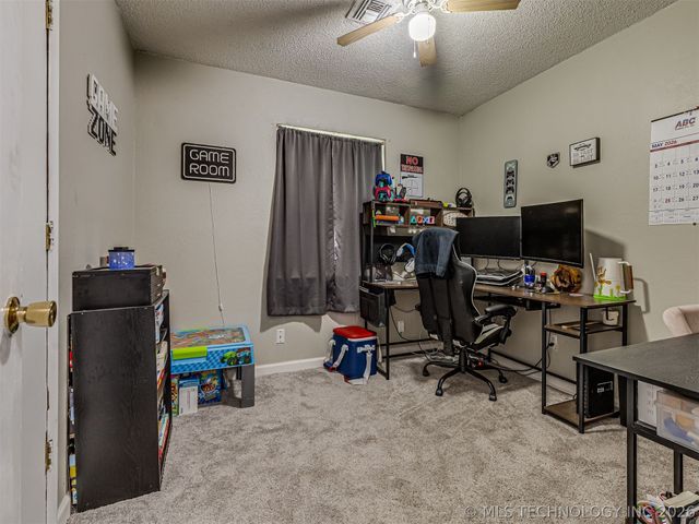 15505 S 291st East Avenue, Coweta, OK 74429