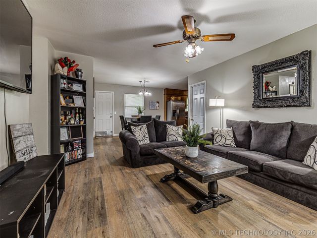 15505 S 291st East Avenue, Coweta, OK 74429