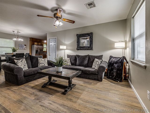 15505 S 291st East Avenue, Coweta, OK 74429