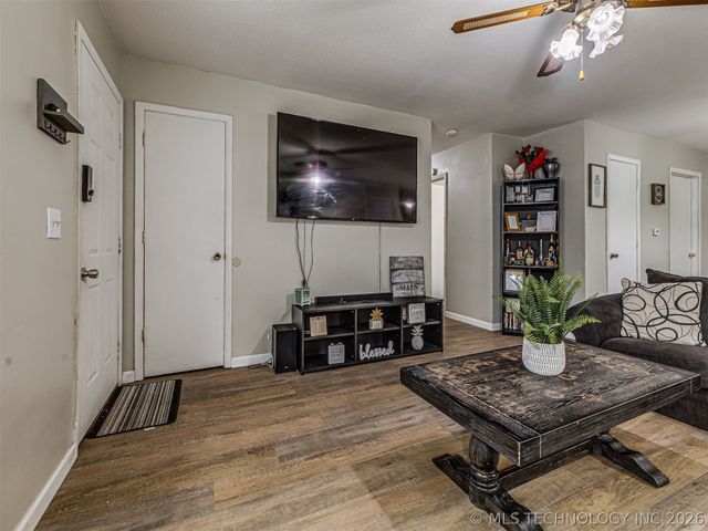 15505 S 291st East Avenue, Coweta, OK 74429