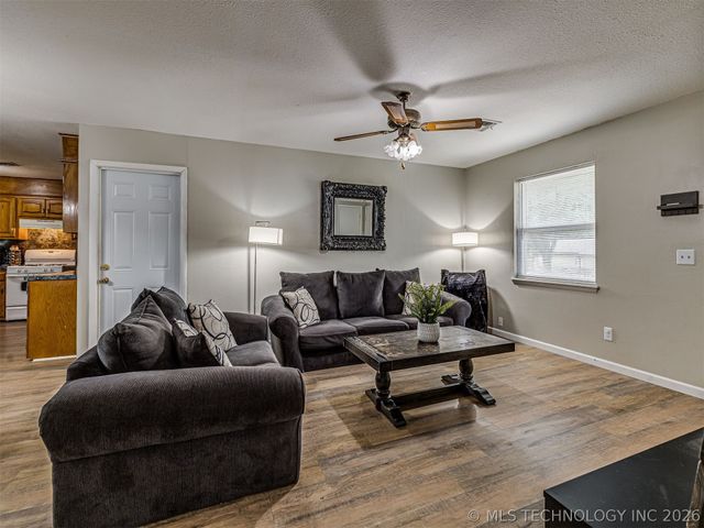 15505 S 291st East Avenue, Coweta, OK 74429