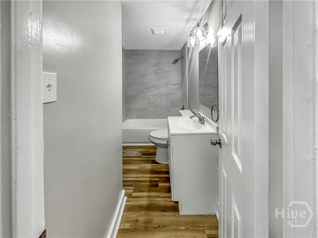 815 E Waldburg Street, Savannah, GA 31401