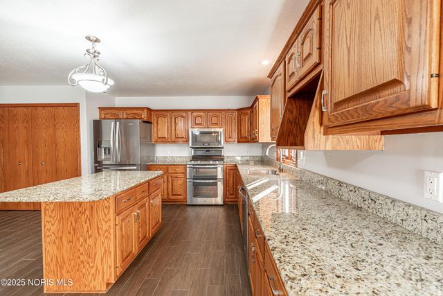 1269 Grassy Lane, Rossford, OH 43460